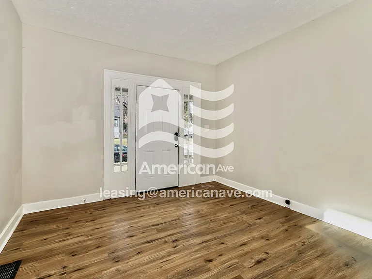 535392_004_wm_-_living_room_13457590.jpg