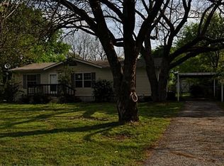 512 N Fordyce St, Blooming Grove, TX 76626