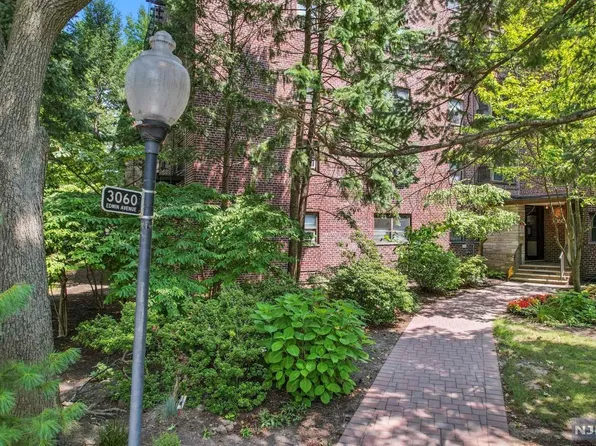 3060 Edwin Ave APT 4A, Fort Lee, NJ 07024