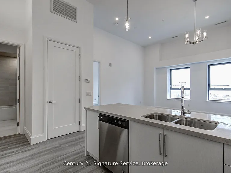 118 King St E #LPH16 — Photo 10