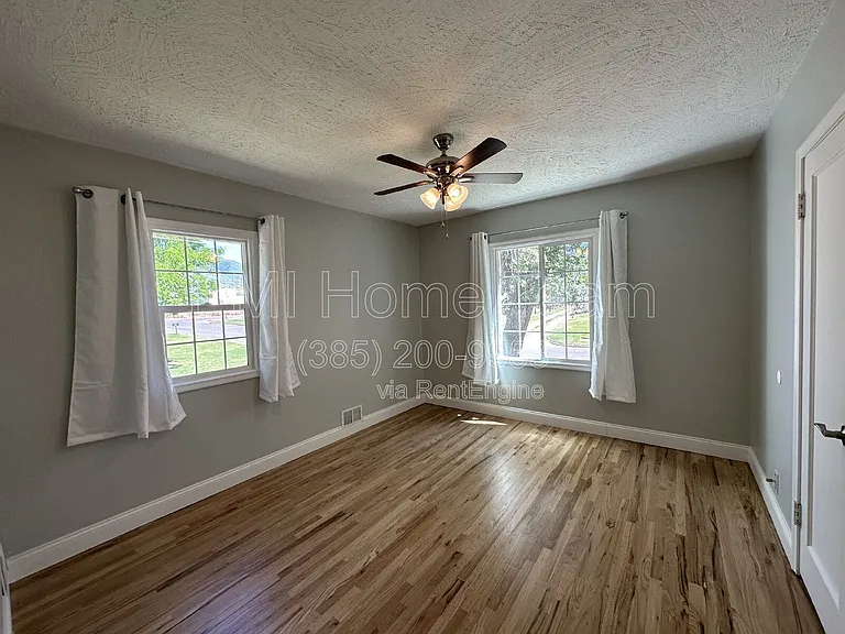 33 E Sylvia Dr — Photo 10