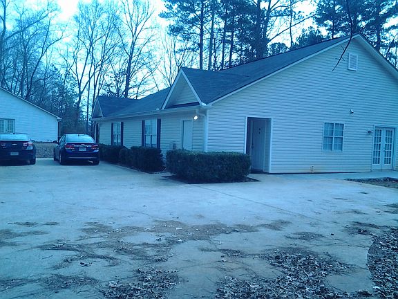Exterior/Parking