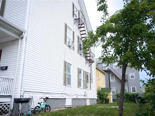 146-148 Pond St, Pawtucket, RI 02860