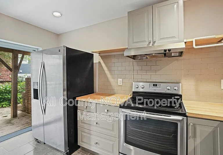 6428 Earlham Dr — Photo 45