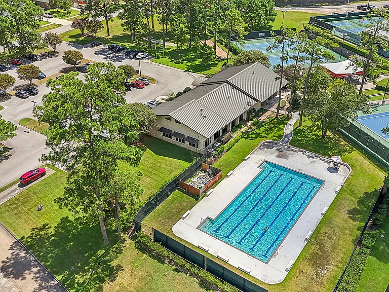 ROOKWOOD GOLF APARTMENTS — Photo 3