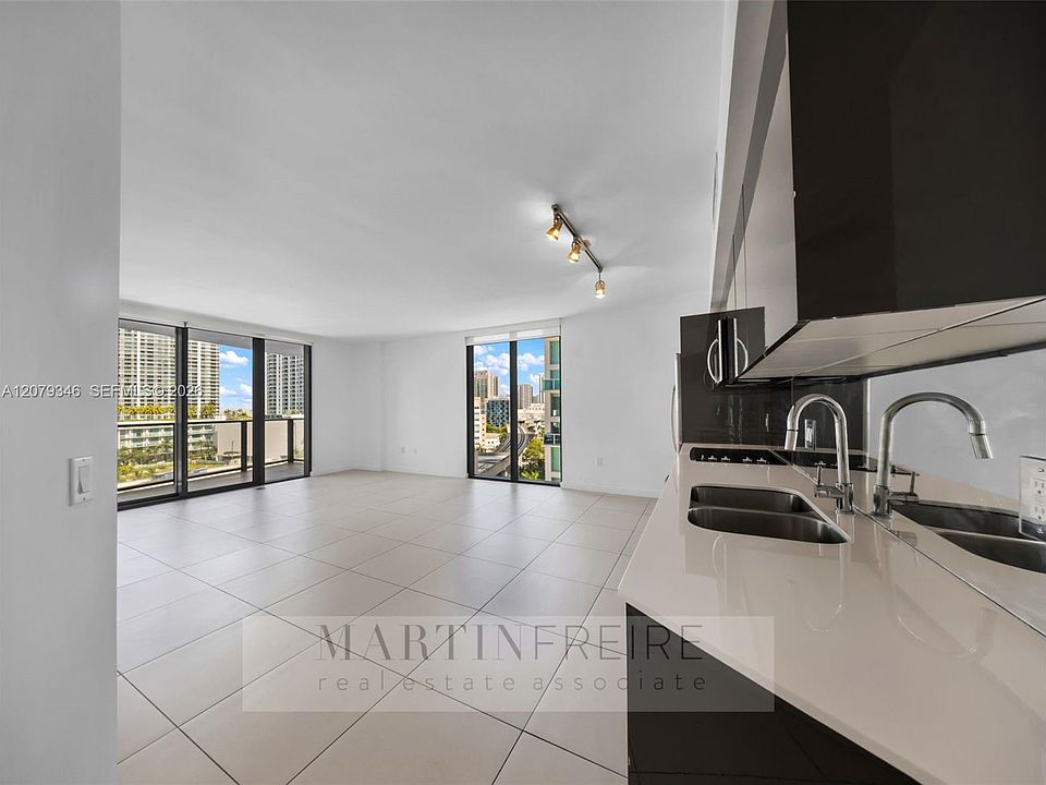 1st image of 31 SE 6th St APT 1402