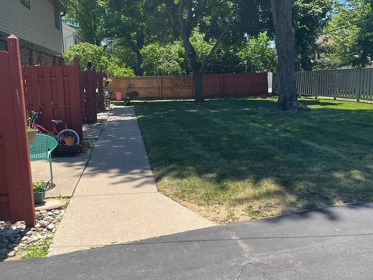 3951 Fairwood Dr — Photo 24