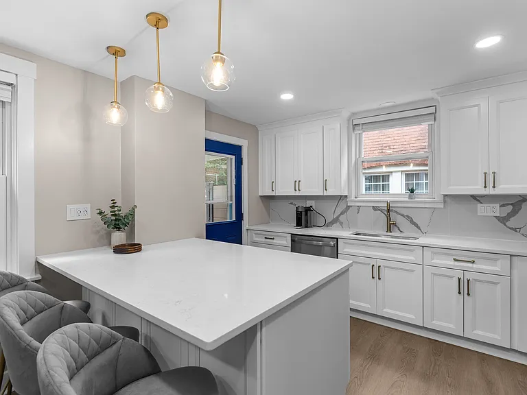 746 Loretta St — Photo 12