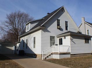 239 18th Pl, Clinton, IA 52732