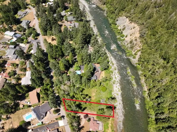 520 Gasquet Flat Rd, Gasquet, CA 95543