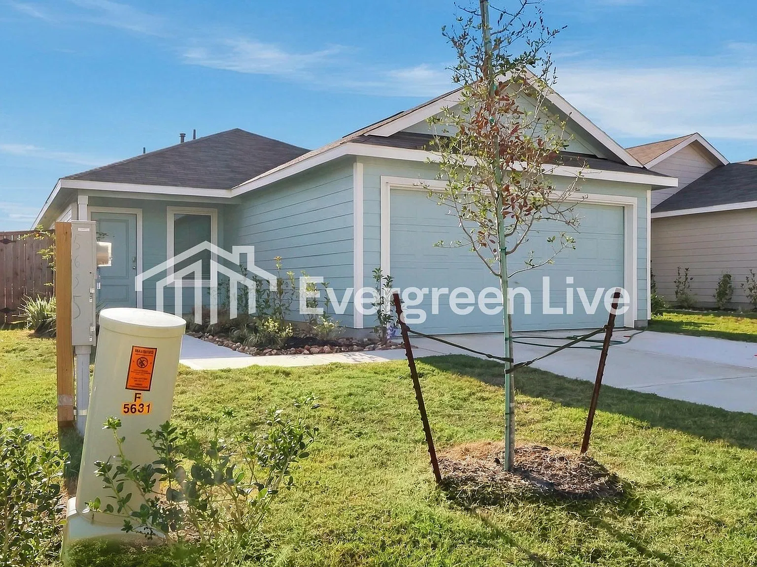 3 bed, 2.0 bath, 1411 sqft, $1,460 — Photo 2
