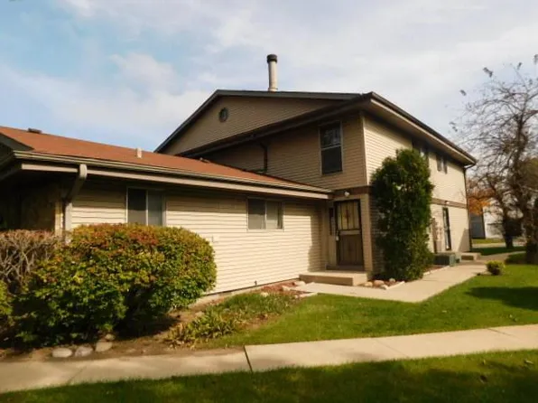 6986 N Raintree Ct, Milwaukee, WI 53223
