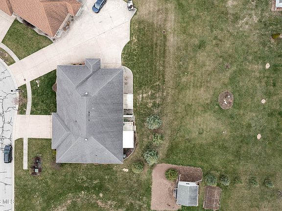 5th image of 1706 Daniel Dr