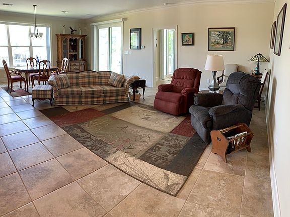 5th image of 123 Basswood Dr