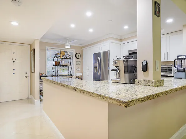 7286 Huntington Lane #204, Delray Beach, FL 33446