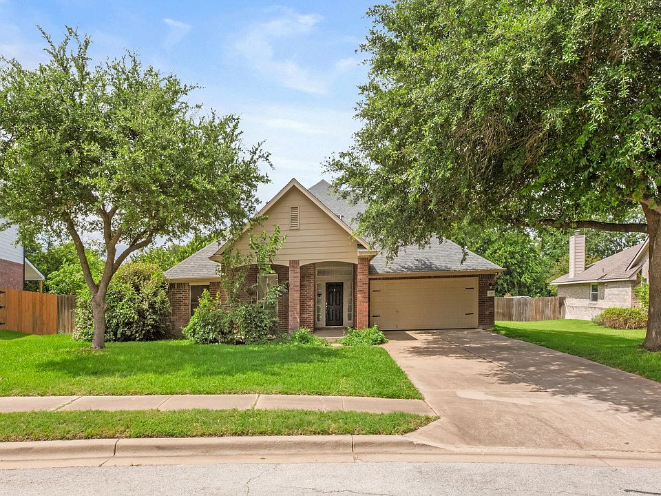 1st image of 406 Bellaire Oaks Dr