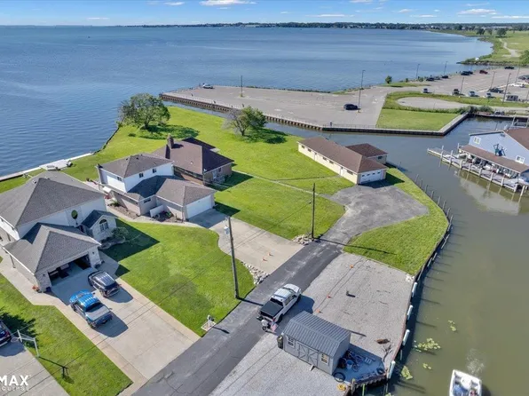 45410 Private Shore Dr, Chesterfield, MI 48047
