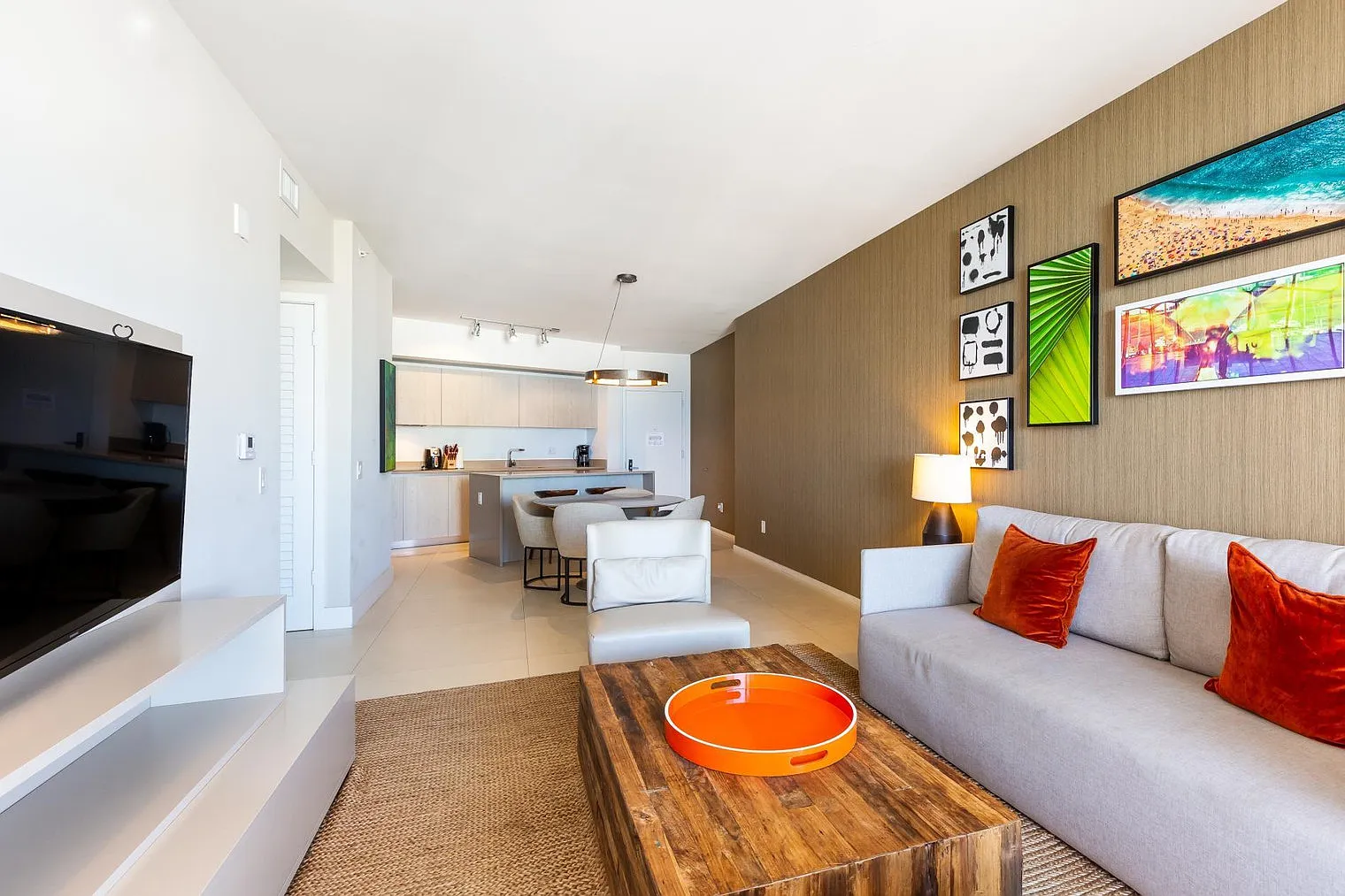 1 bed, 1.0 bath, 871 sqft, $5,039 — Photo 2
