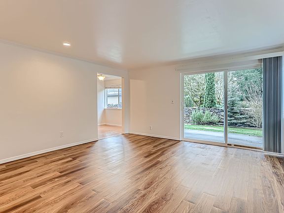 3rd image of 17106 NE 45th St APT 15