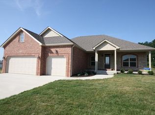 2867 Sunflower Ct, Columbus, IN 47201