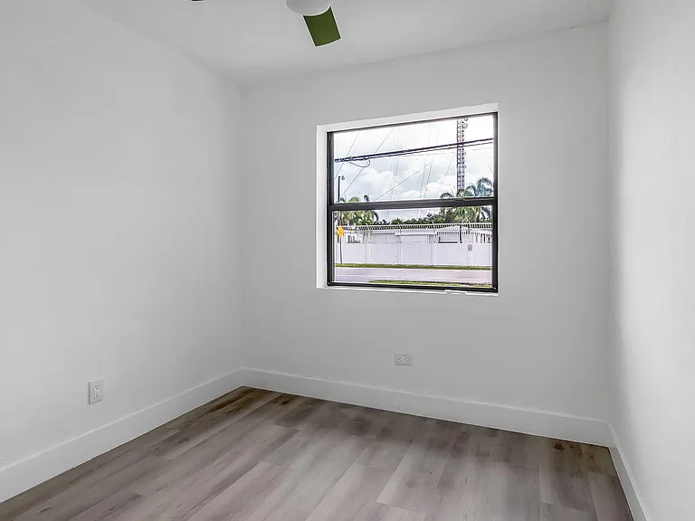 5015 SW 25th St — Photo 27