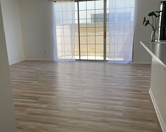 5th image of 18640 Collins St APT 107