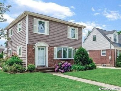 2 Stratford Avenue, Garden City, NY, 11530