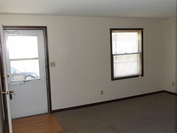 2nd image of 638 E 2nd St #10