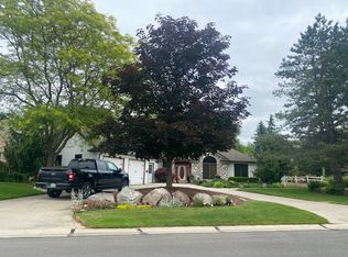 975 Highland Dr, Saint Clair, MI