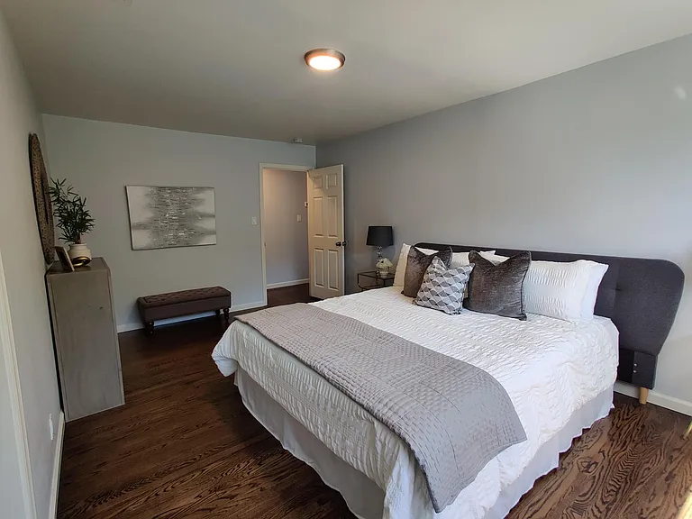 806 Carmel Ct — Photo 11
