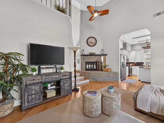 2nd image of 105 Pradera Ct