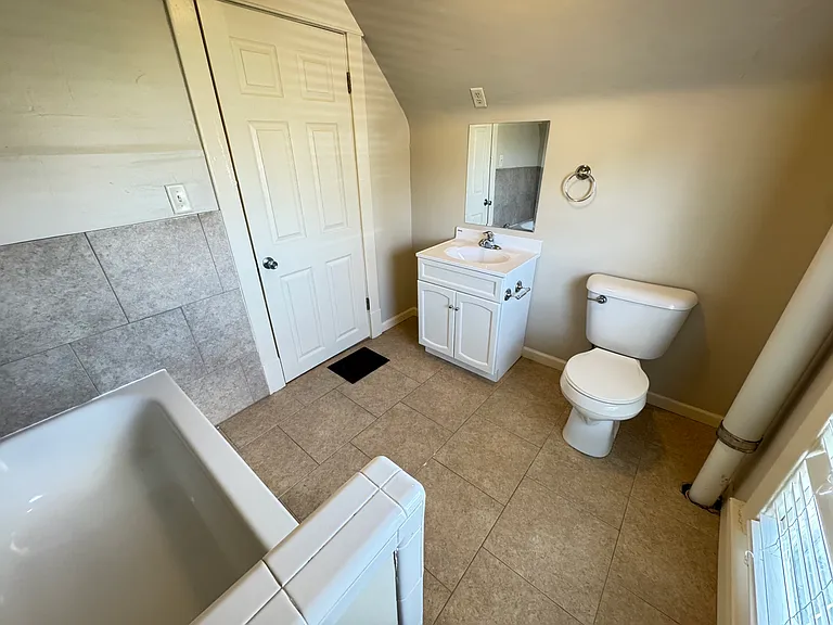 2344 Dudley St — Photo 16