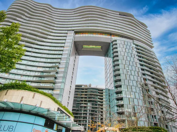 89 Nelson St #2004, Vancouver, BC V6Z 0E7