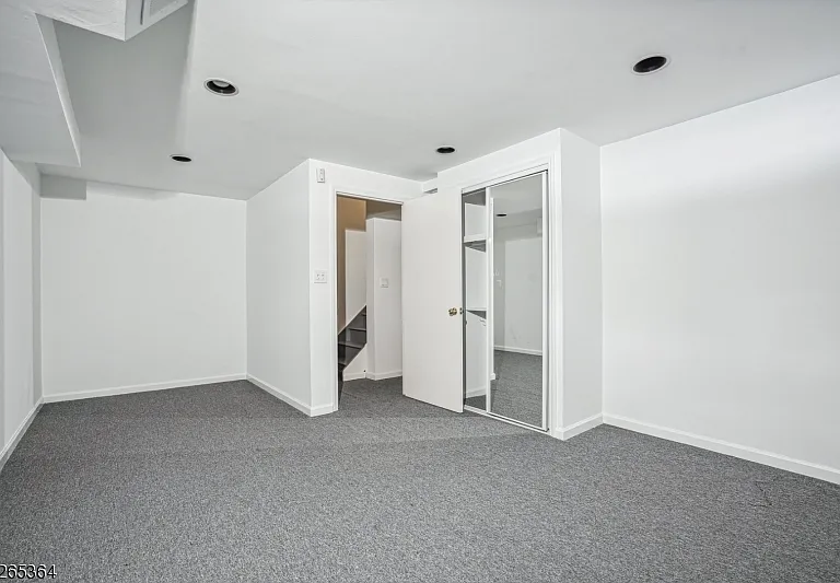 38 Park St #13D — Photo 16