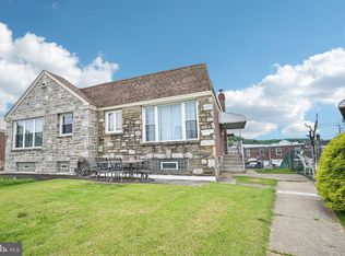 2824 Fuller St, Philadelphia, PA 19152
