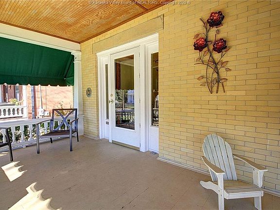 4th image of 1584 Virginia St E