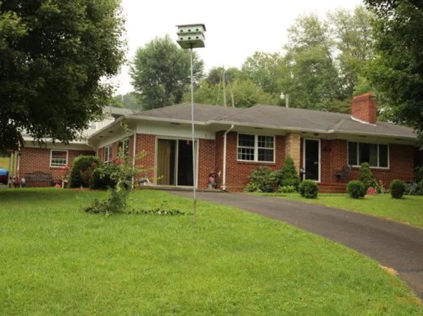 105 Valley Dr, Jefferson, NC 28640