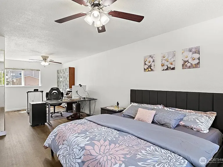 2802 NE 23rd Pl — Photo 3
