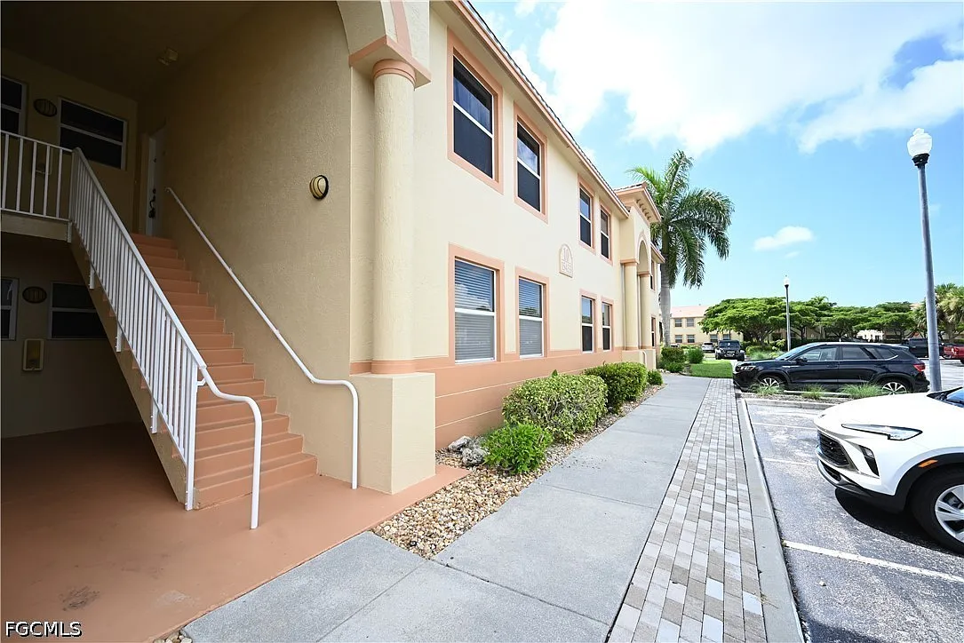3 bed, 2.0 bath, 1043 sqft, $1,700 — Photo 2