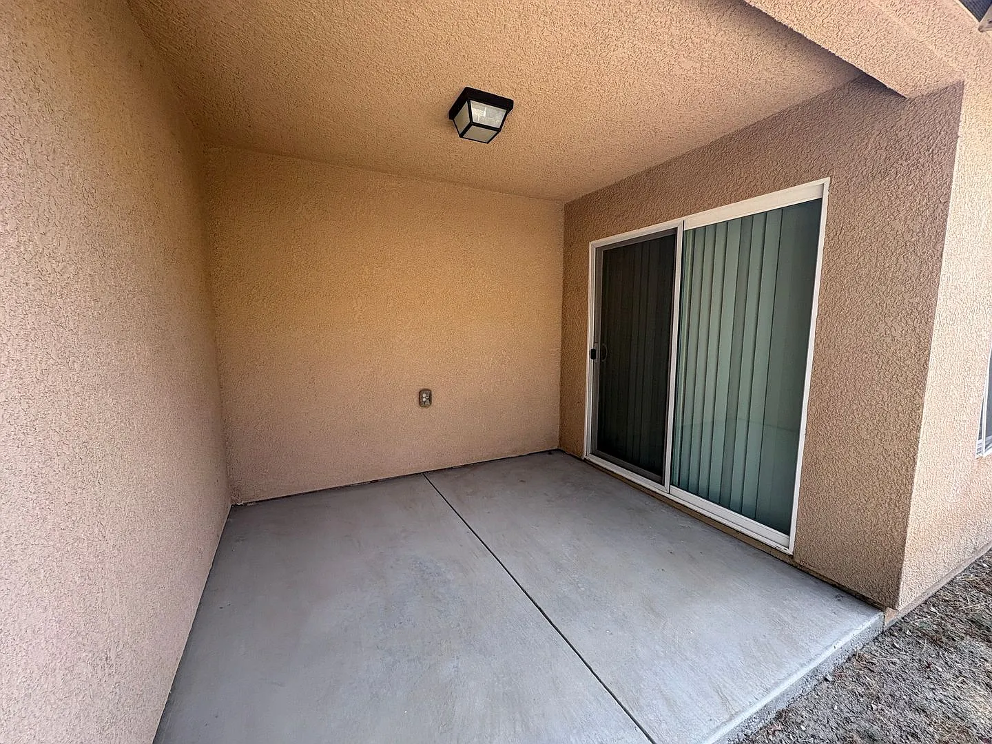 Tulare unit Near Shopping Center Available Now! — Photo 2
