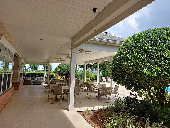 3rd image of 11175 Castlemain Cir W