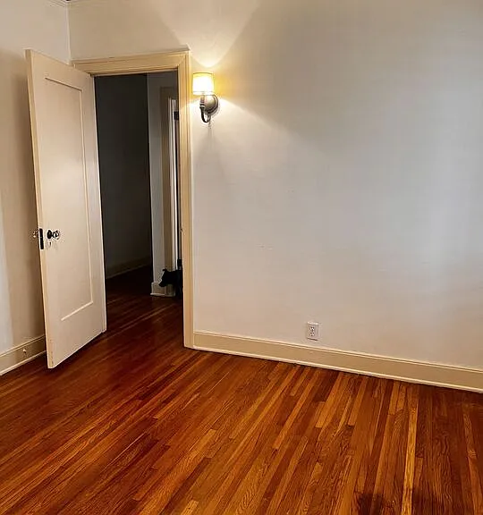 153 N Irving Blvd — Photo 6