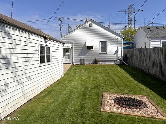 5th image of 10 E Crawford Ave