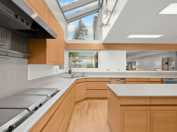 4th image of 535 English Bluff Rd