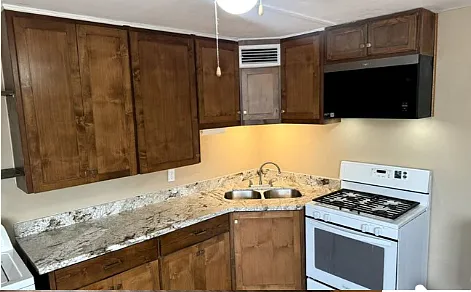 368 E Alturas St — Photo 6
