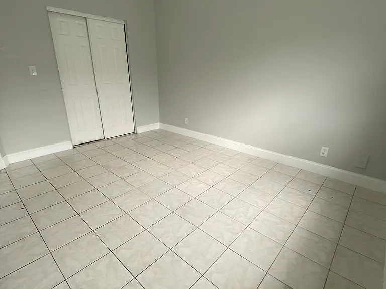 770 SW 8th St #104 — Photo 6