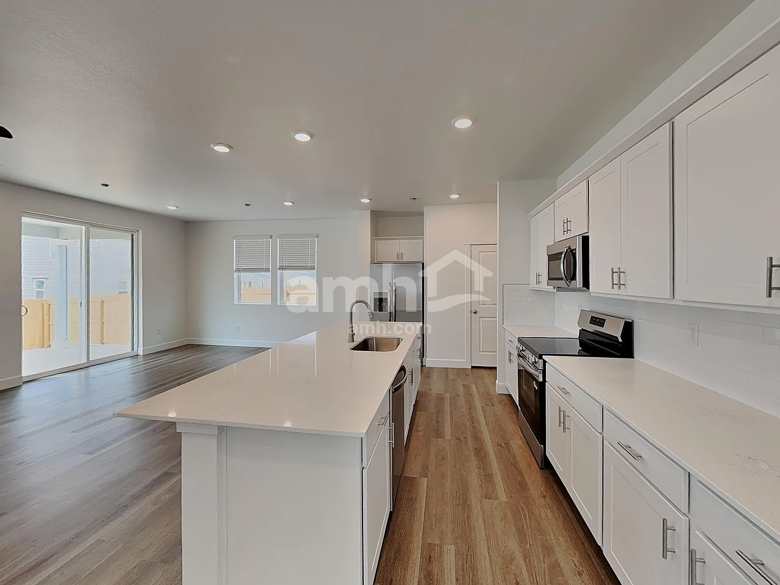 4 bed, 2.5 bath, 2171 sqft, $3,140 — Photo 4
