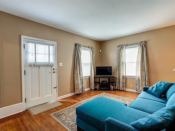 3rd image of 2562 N Evans Ave