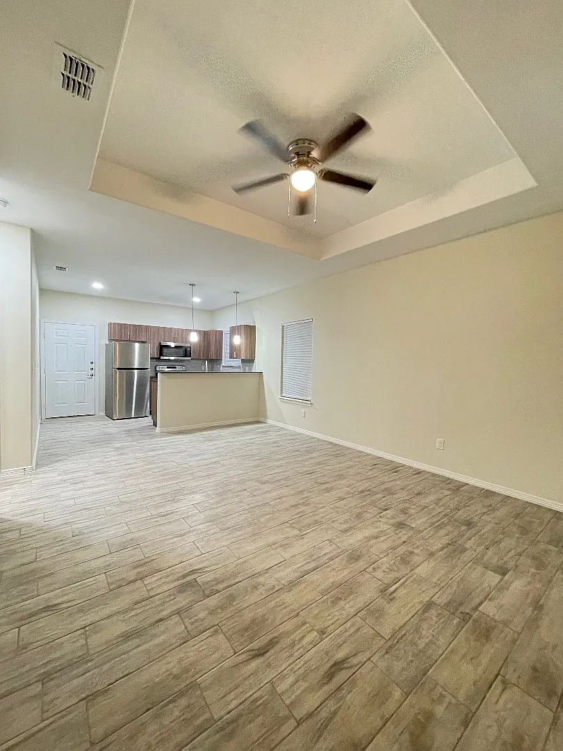 Unit Photo - 1601 W Powell St #3