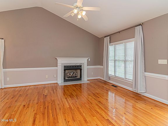 4th image of 4109 Lexington Drive NW